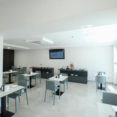 Hotel Western Grand 4*