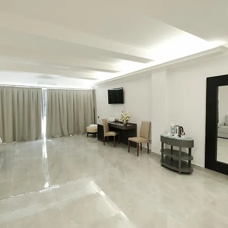 Hotel Western Grand 4*