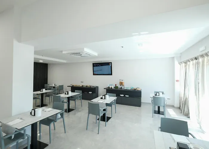 Hotel Western Grand 4*