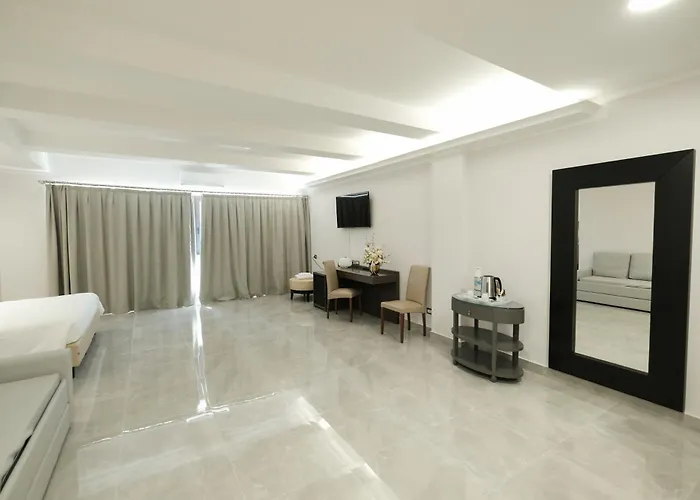 Hotel Western Grand 4*